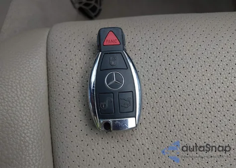 2011 Mercedes-Benz Glk 350 4Matic z USA, uszkodzony, nr VIN WDCGG8HB7BF661727